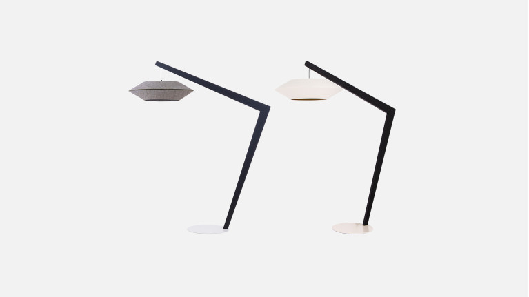 Lampadaire design aux lignes futuristes géométriques Ovni