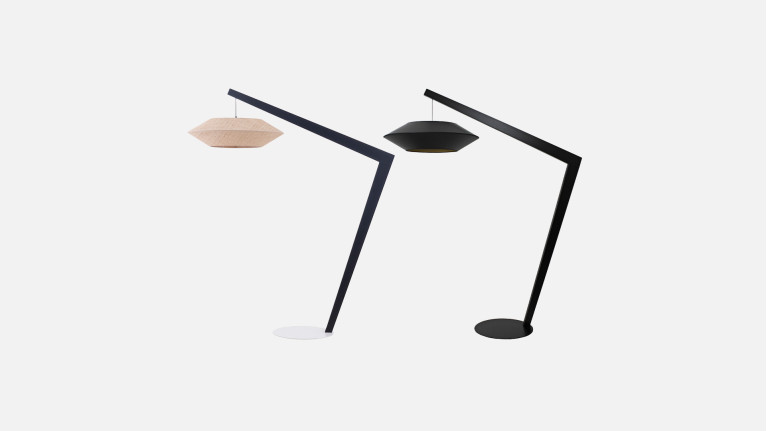 Lampadaire design aux lignes futuristes géométriques Ovni