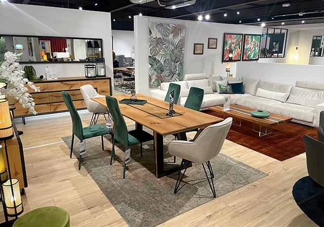 Table carrée, ronde, rectangulaire ou encore ovale et extensible, un large choix de tables design et de chaises vous attend à Valence