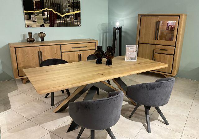 Grand canapé contemporain en cuir blanc avec méridienne et dossier relax dans l’espace salon de Mobilier de France Lanester