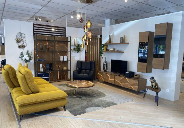 Salon design et table en bois dans votre magasin de meubles à Toulon Ollioules